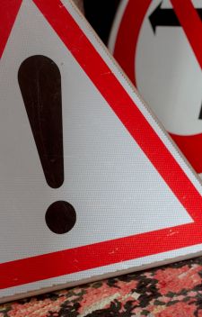 LES PANNEAUX DE SIGNALISATION ROUTIERE