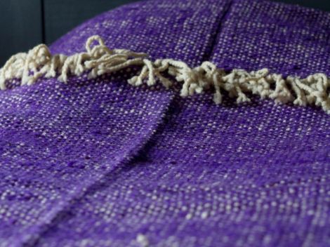 LA COUVERTURE VIOLETTE EN LAINE