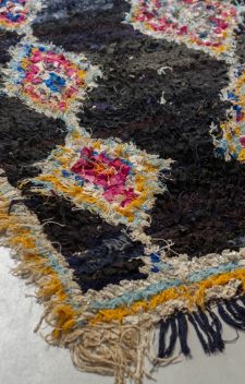 LE TAPIS BOUCHEROUITE OUTRENOIR